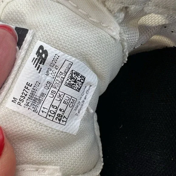 New Balance 327 Girls 11 Sneakers Shoes White Black Logo Lace Up Everyday Play - Picture 7 of 10